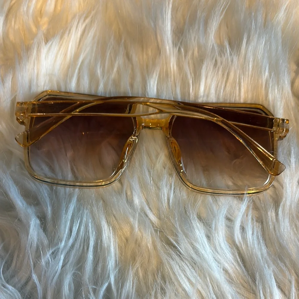 Stylish  Sunglasses - Picture 2 of 3